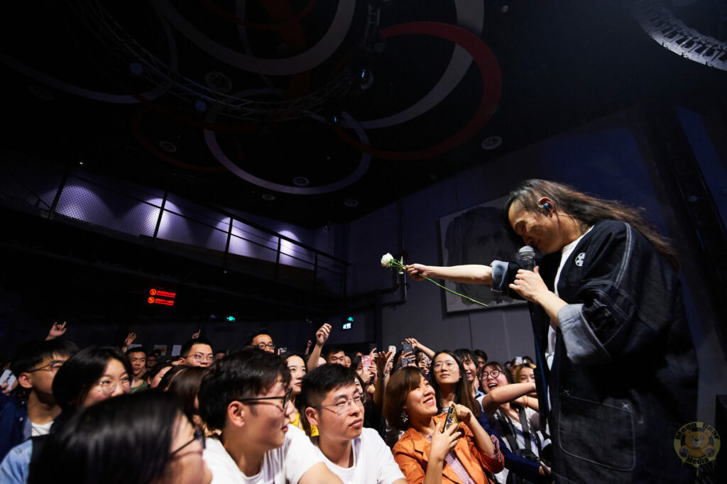 NDF_4355-682x1024 永动机乐队 playing at Ola Livehouse in Nanjing