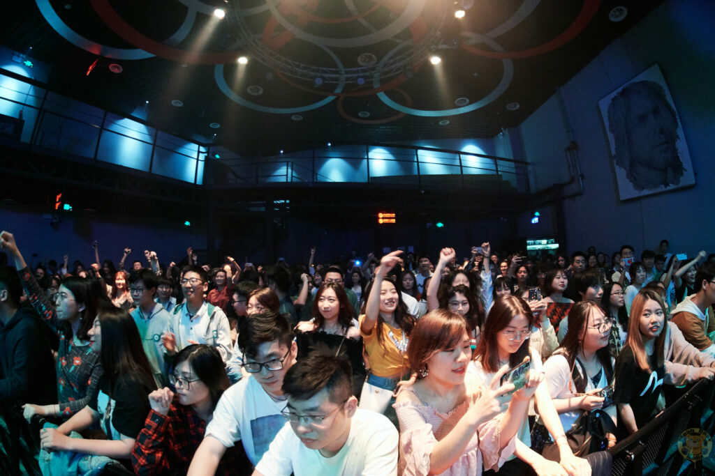 NDF_4355-682x1024 永动机乐队 playing at Ola Livehouse in Nanjing