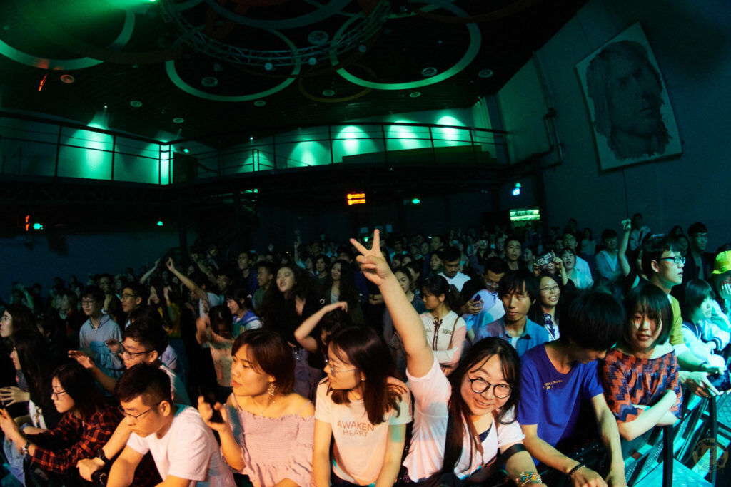 NDF_4355-682x1024 永动机乐队 playing at Ola Livehouse in Nanjing